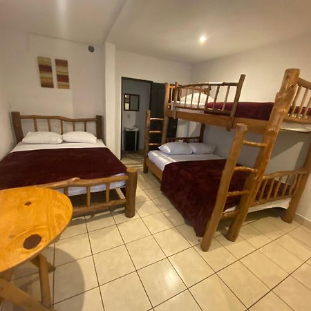 Hostal 17-52 Guatemala City Bagian luar foto