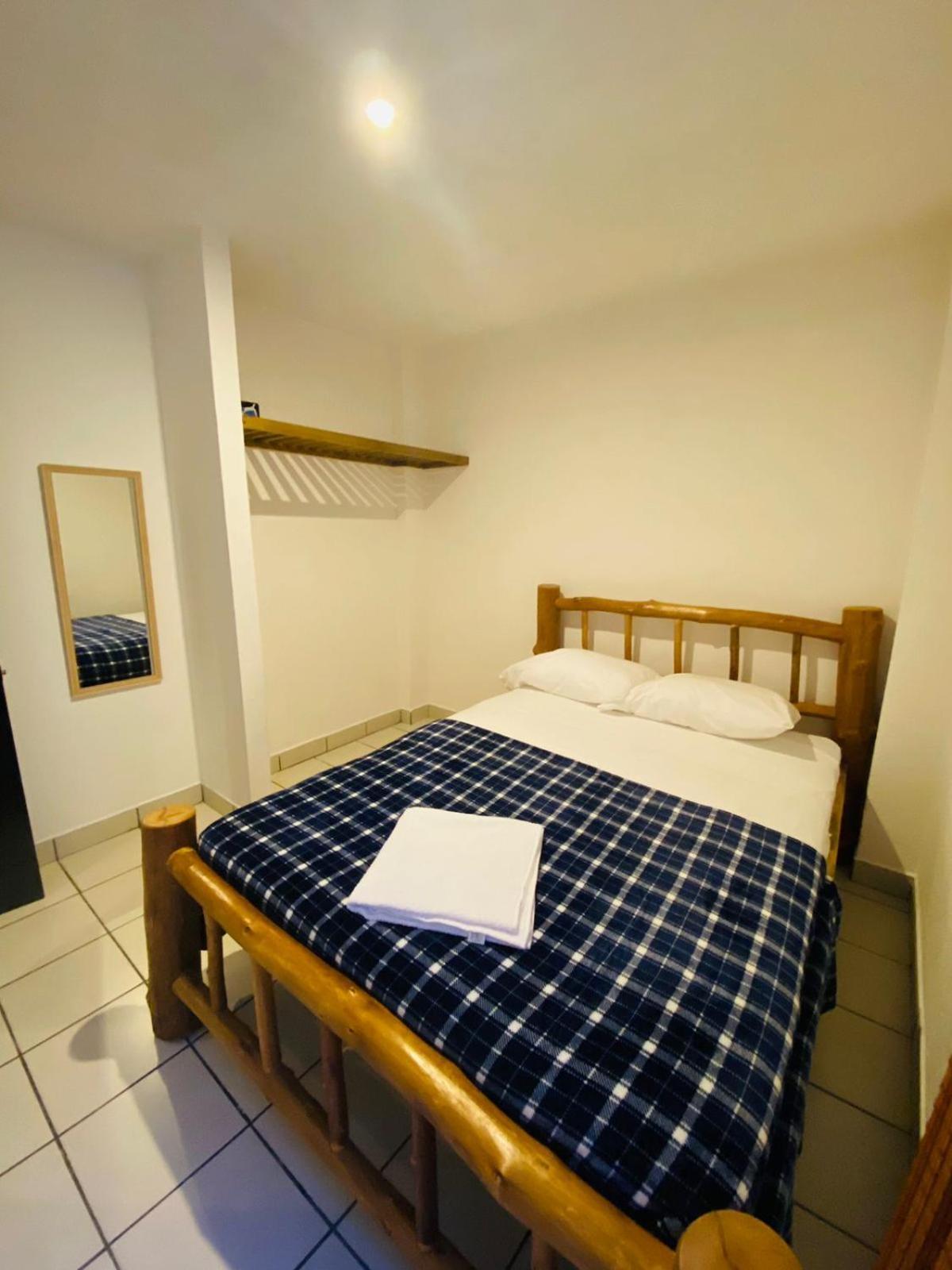 Hostal 17-52 Guatemala City Bagian luar foto