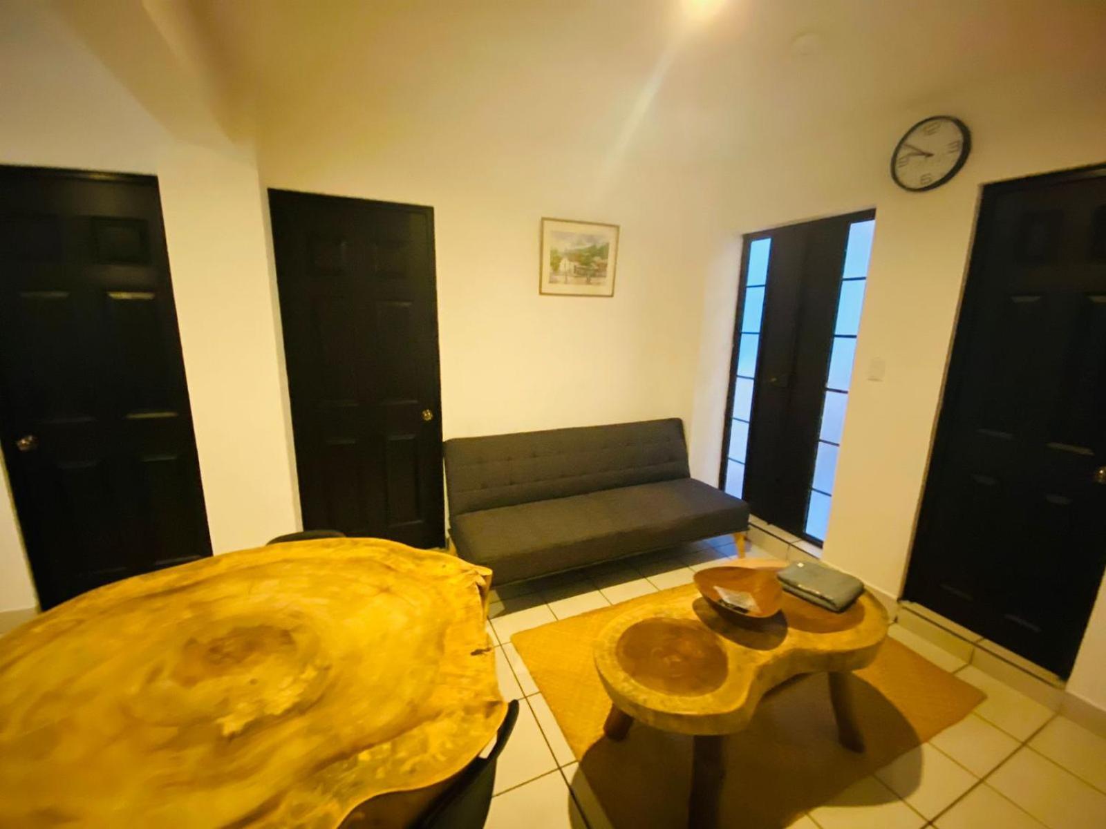 Hostal 17-52 Guatemala City Bagian luar foto