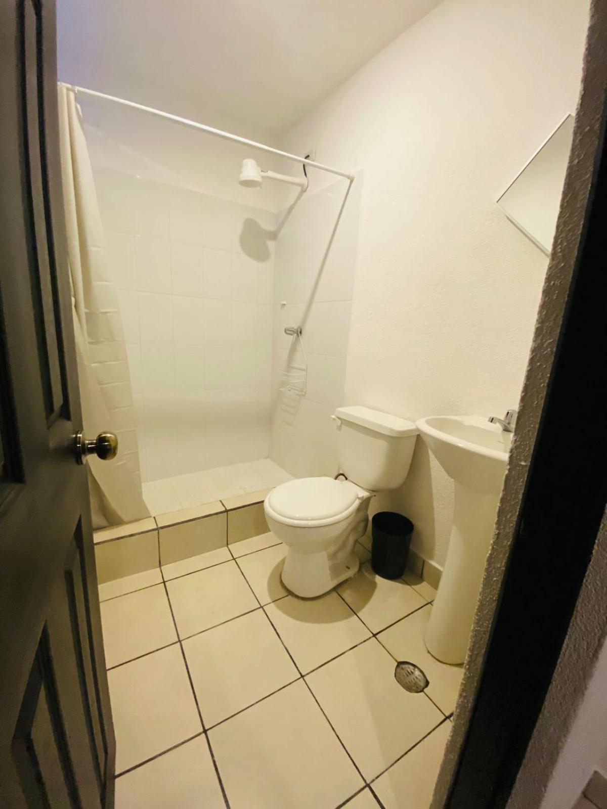 Hostal 17-52 Guatemala City Bagian luar foto