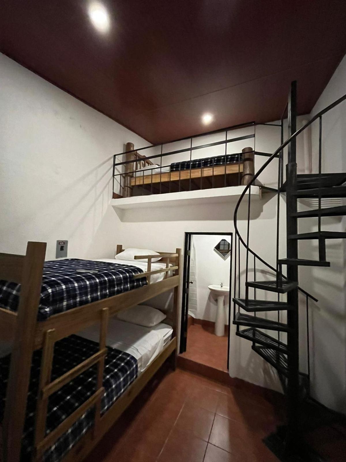 Hostal 17-52 Guatemala City Bagian luar foto