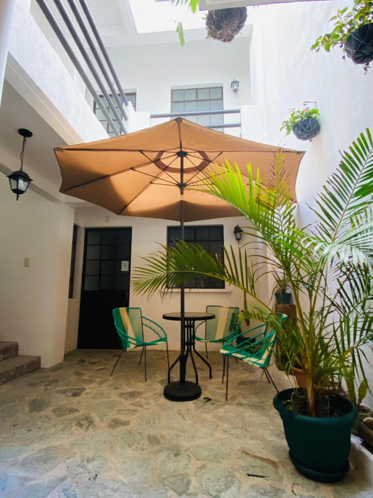 Hostal 17-52 Guatemala City Bagian luar foto