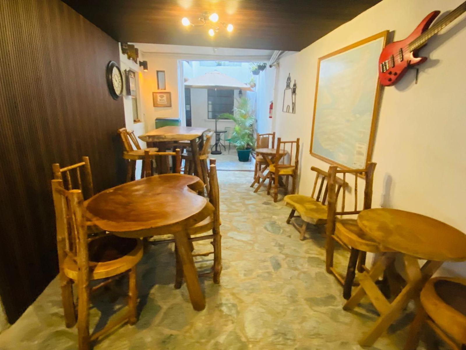 Hostal 17-52 Guatemala City Bagian luar foto