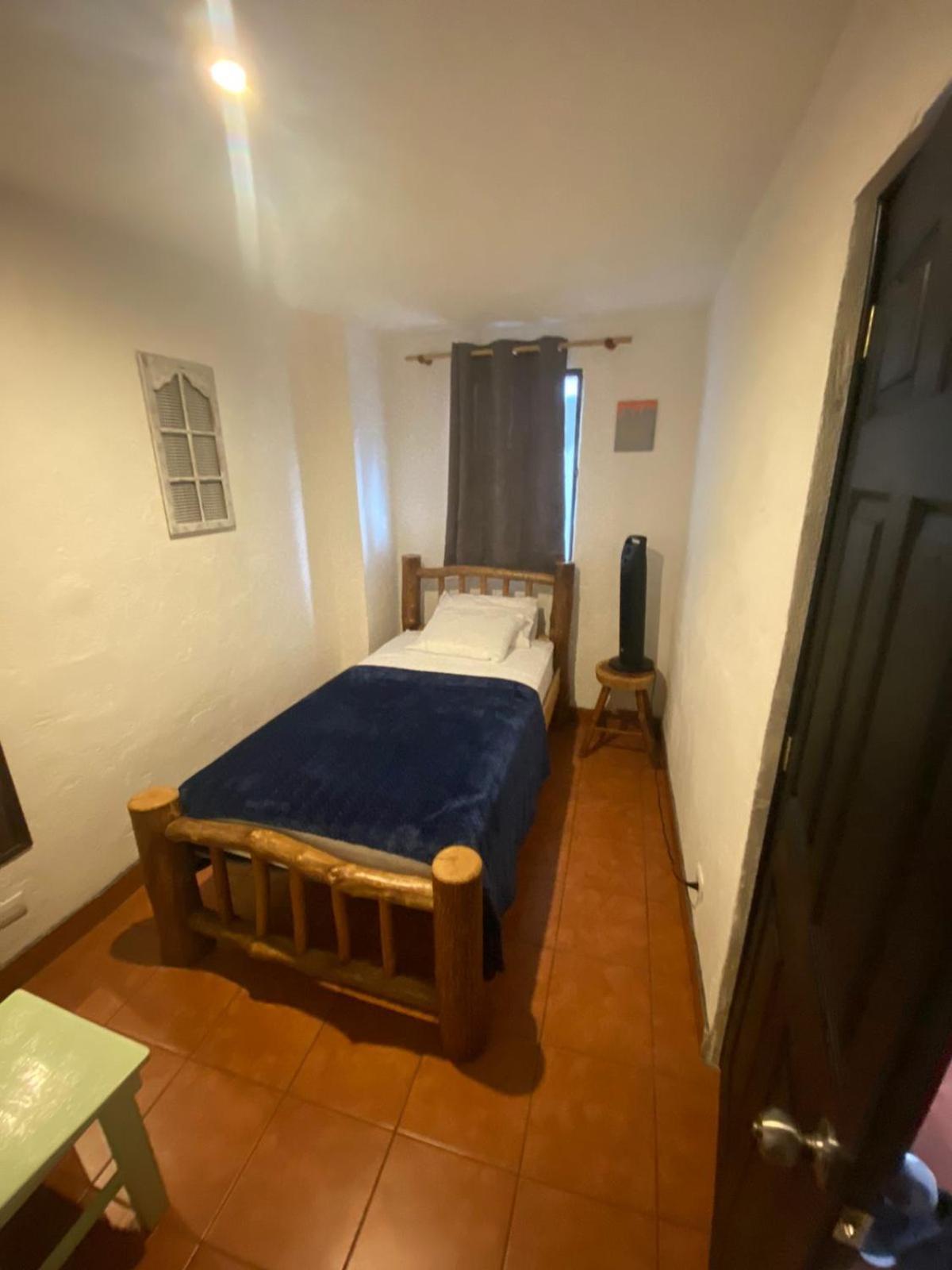 Hostal 17-52 Guatemala City Bagian luar foto
