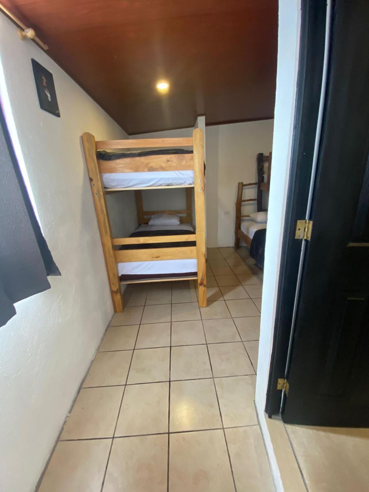 Hostal 17-52 Guatemala City Bagian luar foto