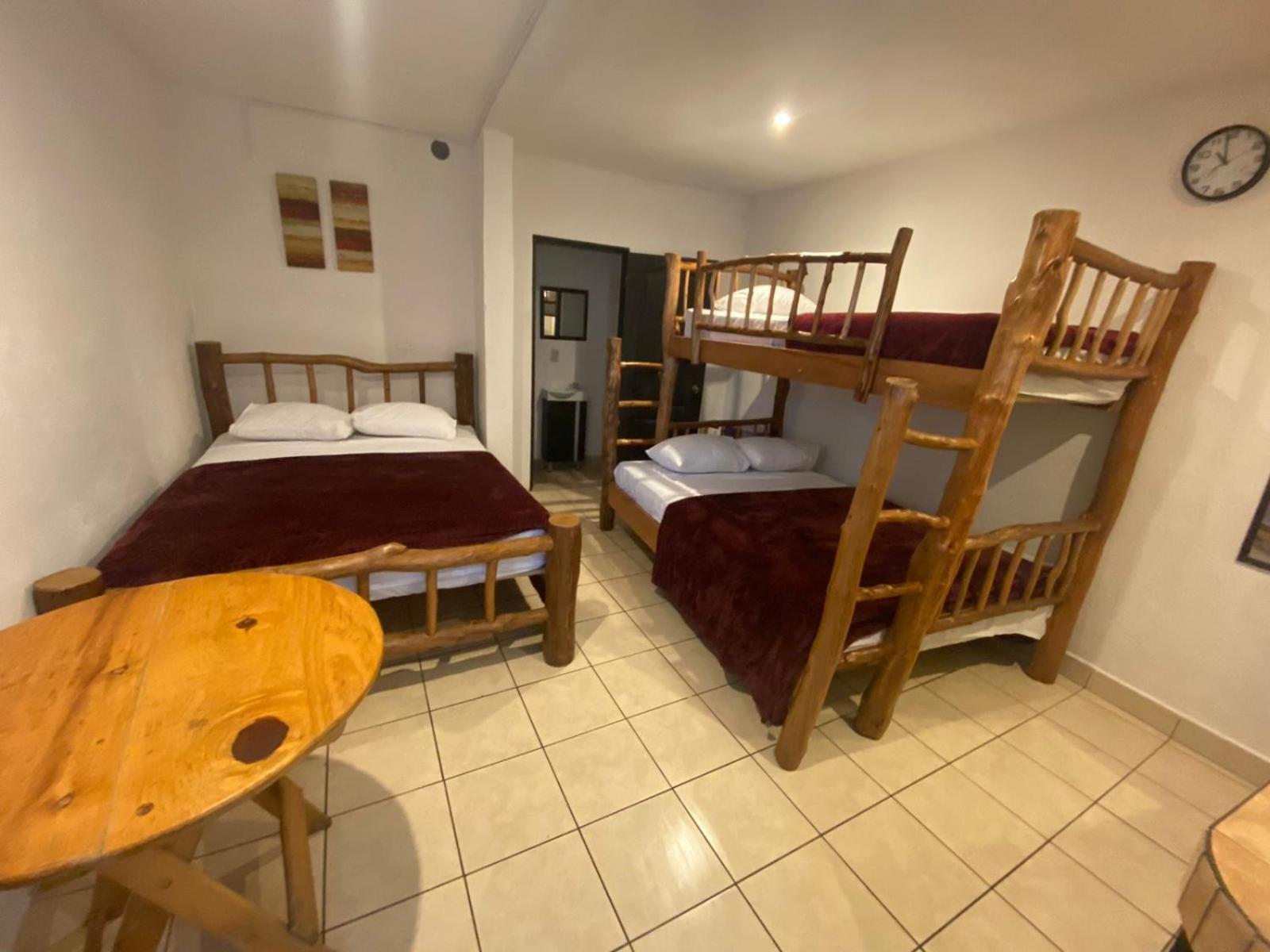 Hostal 17-52 Guatemala City Bagian luar foto