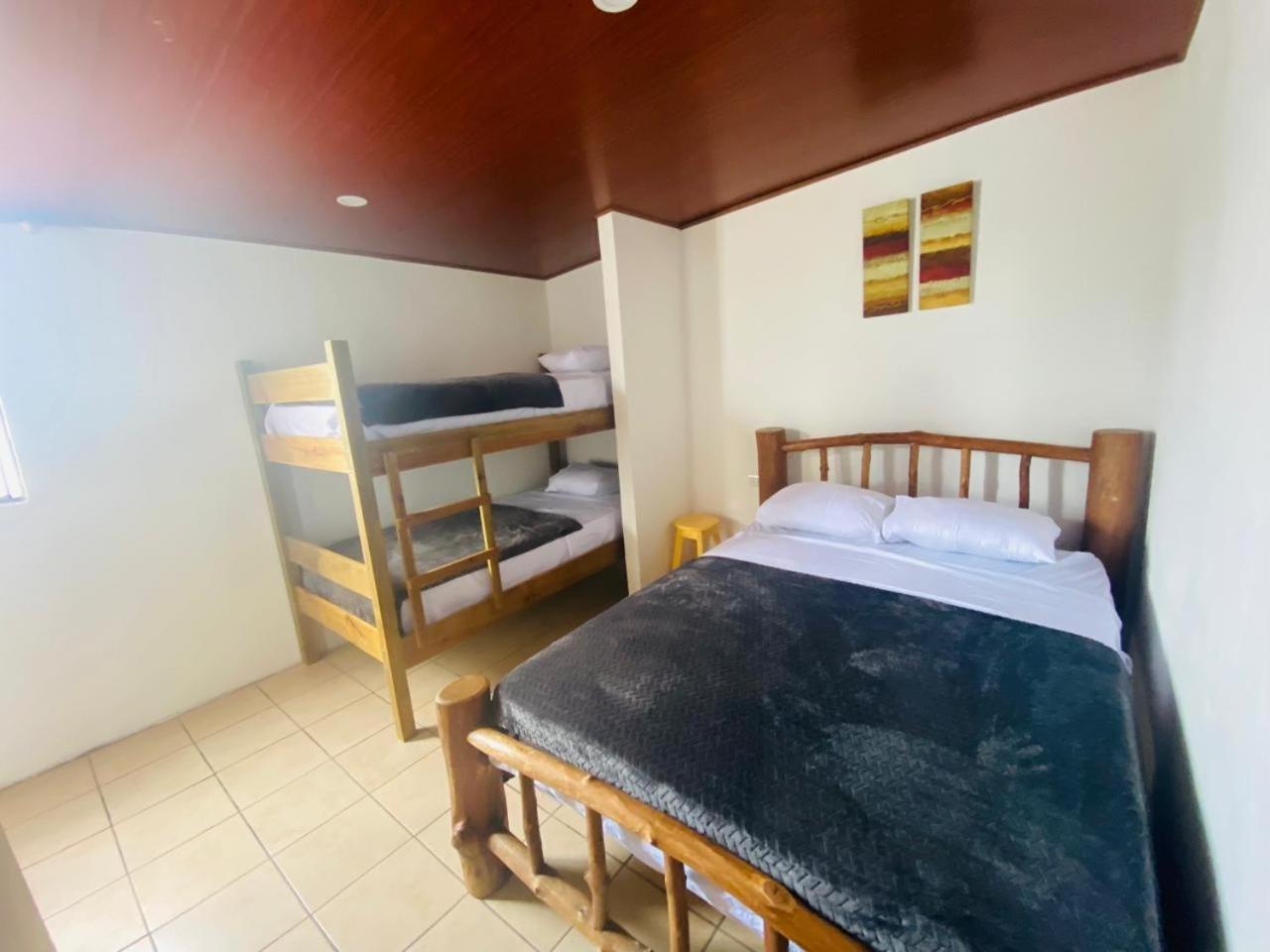 Hostal 17-52 Guatemala City Bagian luar foto